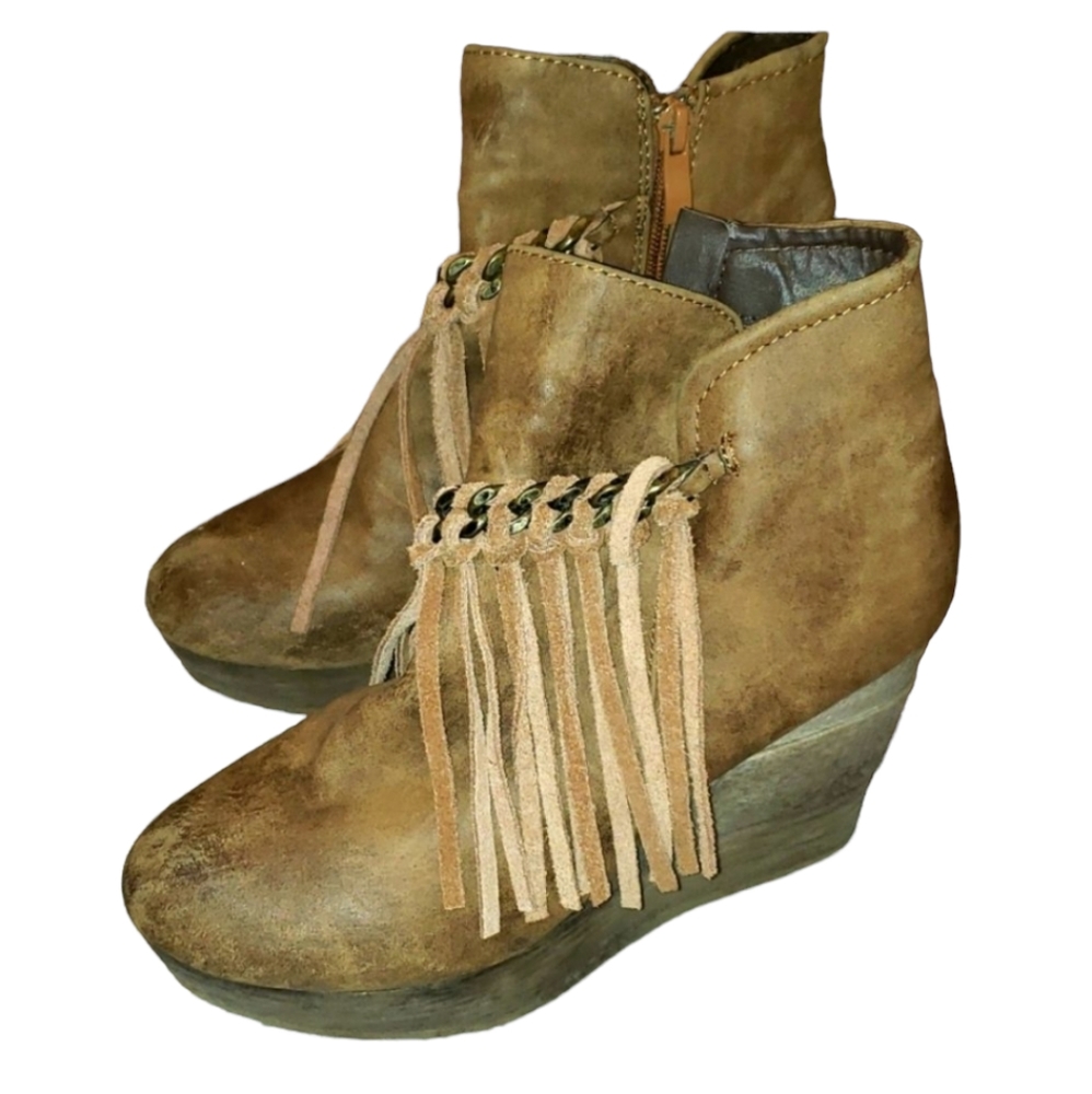 💗Sbicca Zepp Fringe Wedge Booties EUC